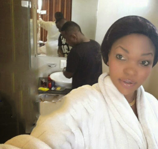 PENZI LA WEMA NA OMMY DIMPOZ LIPO WAZI, WAPIGA PICHA WAKIWA BAFUNI USIKU.
