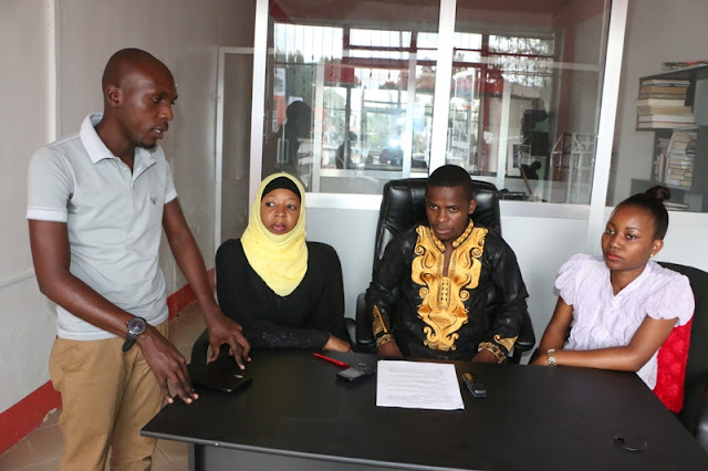 MC PILIPILI NA TAASISI YA MEDO WASAINI MKATABA WA KUSAIDIA ELIMU MKOANI MOROGORO