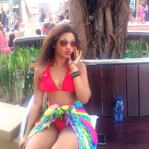 DAVIDO AWAGOMBANISHA AGNESS MASOGANGE NA DIVA...MASOGANGE AMSHANGAA DIVA KUGOMBANA NA KILA MTU