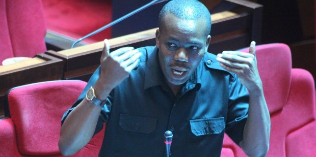 ZITTO KABWE ANG’ANG’ANIA UFISADI BENKI YA STANBIC..SIKIA KAULI ZAKE HAPA