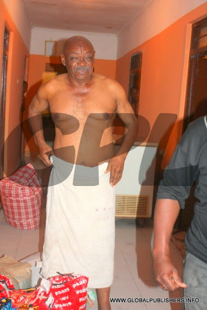 ANGALIA FEDHEHA YA FUMANIZI HILI LA MZEE MTU MZIMA