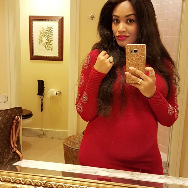 Picha:Zari akionesha Mimba yake...Diamond Platnumz Aomba Ushauri wa Jina la Mtoto Wake wa Kiume