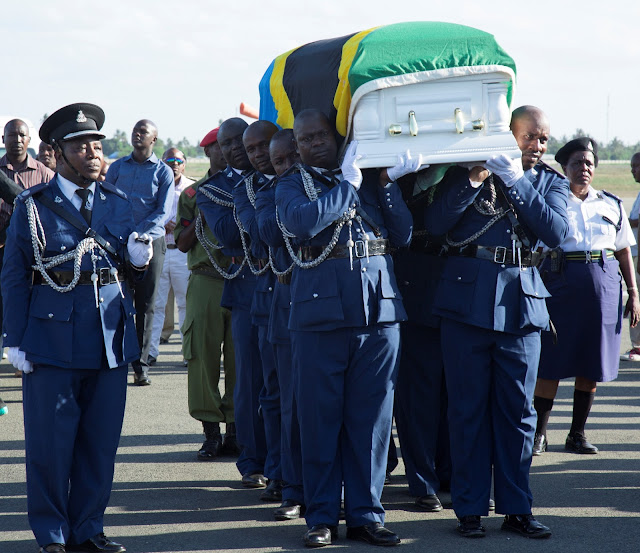 Picha 5: Mwili wa Spika Mstaafu Samwel Sitta Uliyopokelewa Airport Jijini Dar es Salaam