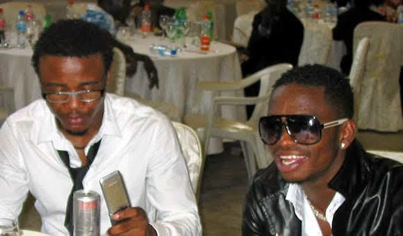 ANGALIA HAPA PICHA ZA DIAMOND NA ALI KIBA KABLA YA KUWA MASTAA WALIVYOKUWA MARAFIKI