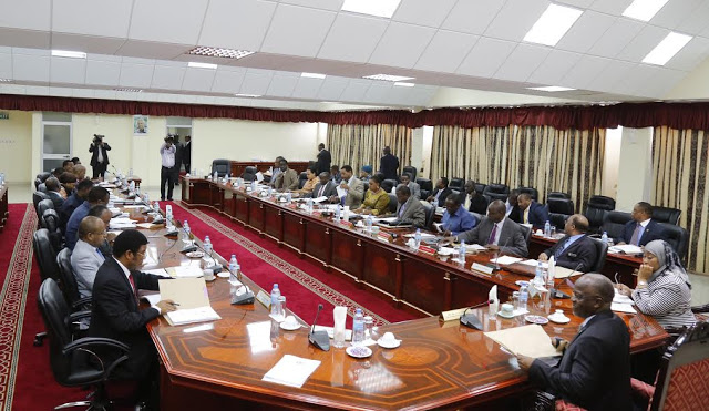 Habari Picha..Shuhudia hapa Rais Magufuli Akiongoza Kikao Cha Baraza La Mawaziri Mjini Dodoma...!!!!