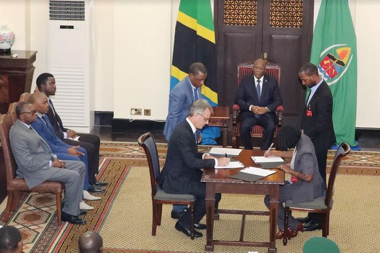 RAIS DK. MAGUFULI ALICHOSEMA WAKATI WA UTIAJI SAINI MKATABA WA MAUZIANO YA MAHINDI KATI YA NFRA NA WFP