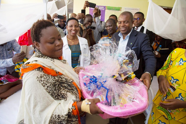 MAKAMU WA RAIS ASHEHEREKEA SIKU YA KUZALIWA NA WATOTO WALIOZALIWA LEO HOSPITALI YA RUFAA MOROGORO