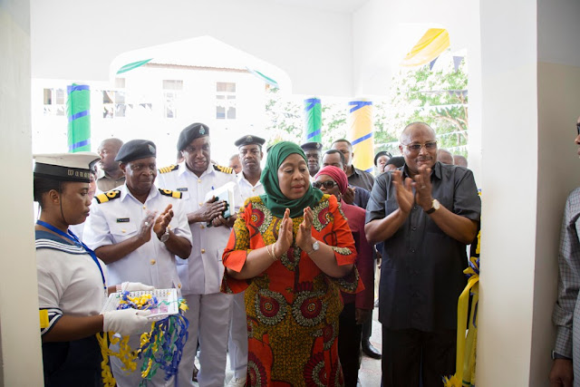 MAKAMU WA RAIS AZINDUA JENGO GHOROFA MBILI LA KITUO CHA MAMA NA MTOTO KMKM KIBWENI ZANZIBAR