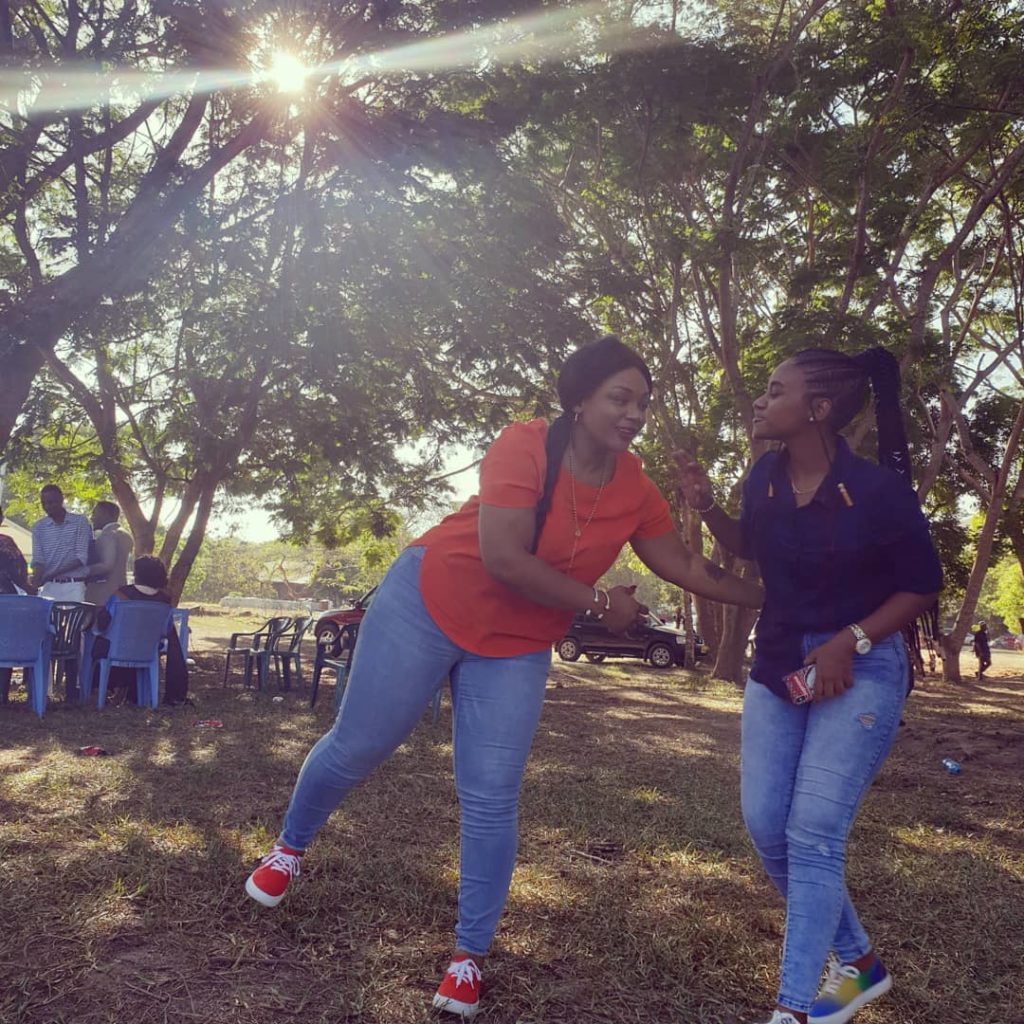 Kajala Anavyokosea Kumgeuza Mtoto wake Paula Shosti yake
