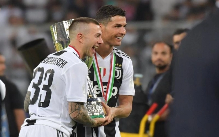 Ronaldo Apata Kombe kwa Mara ya Kwanza Juve, Mayweather Ampongeza