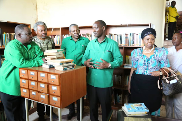 KATIBU MKUU WA CCM DKT. BASHIRU ALLY AWASILI MKOANI MARA,ATEMBELEA KABURI LA BABA WA TAIFA