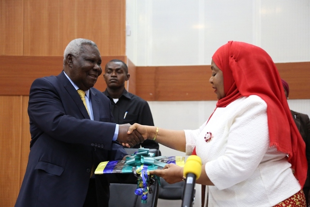 SERIKALI YA MAPINDUZI YA ZANZIBAR (SMZ) YAKABIDHIWA KIWANJA CHA HEKA 30 MJI WA SERIKALI DODOMA