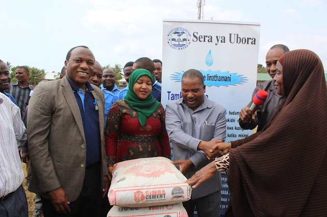 TANGA UWASA YAKABIDHI VIFAA VYA UJENZI VYENYE THAMANI YA MILIONI 10 SHULE YA SEKONDARI MIKANJUNI