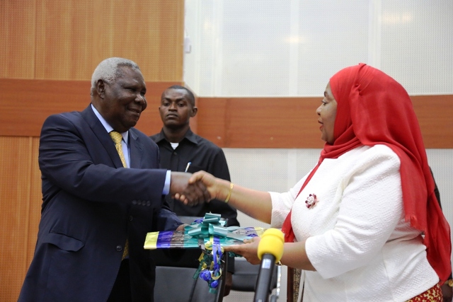 SMZ Yakabidhiwa Kiwanja cha Heka 30 Mji wa Serikali Dodoma