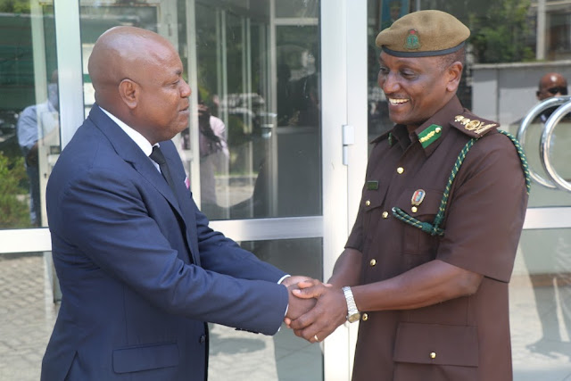 MKURUGENZI MTENDAJI WA BENKI YA NBC ATEMBELEA MAKAO MAKUU YA JESHI LA MAGEREZA, JIJINI DAR
