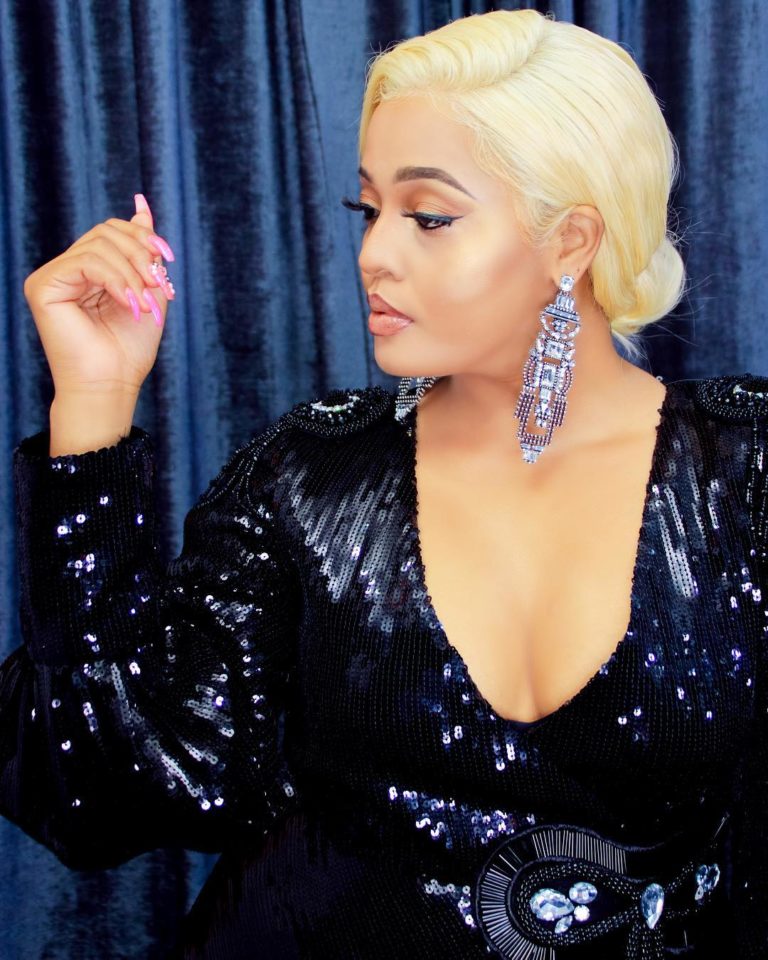 Wolper Auza Gari Yake na Kununua Matirio ya Gauni