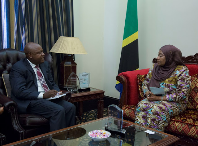 MAKAMU WA RAIS AKUTANA NA MKURUGENZI MTENDAJI WA BENKI YA NBC