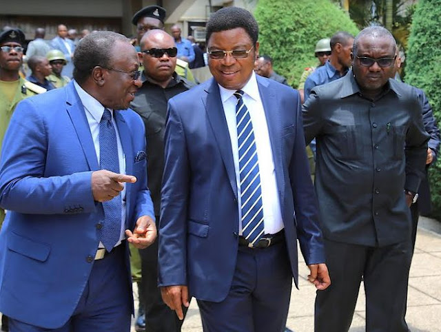 WAZIRI MKUU: MAAFISA HABARI MJITATHMINI