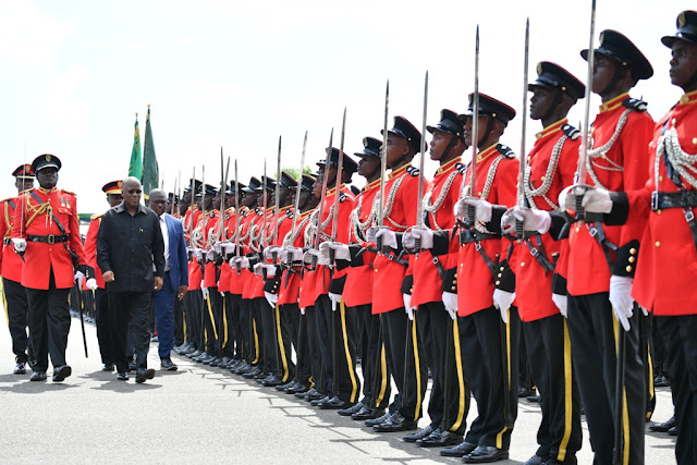 RAIS MAGUFULI AWATUNUKU KAMISHENI KWA MAAFISA WAPYA WA JESHI LA WANANCHI WA TANZANIA (JWTZ) 146 IKULU JIJINI DAR ES SALAAM