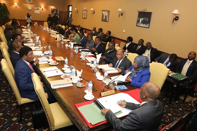 RAIS DKT MAGUFULI AONGOZA KIKAO CHA BARAZA LA MAWAZIRI IKULU JIJINI DAR ES SALAAM LEO