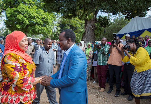 MAKAMU WA RAIS ALIPOWASILI KWENYE CHUO CHA KUMBUKUMBU YA MWALIMU NYERERE KAMPASI YA ZANZIBAR BUBU