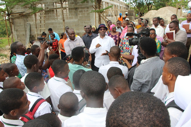 ZIARA YA RC MAKONDA YAZIDI KUIBUA MADUDU UJENZI WA BARABARA