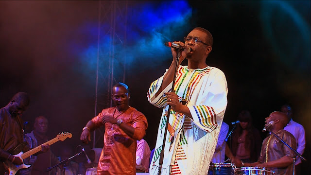 YOSSOU N’DOUR ALIUTAKA URAIS