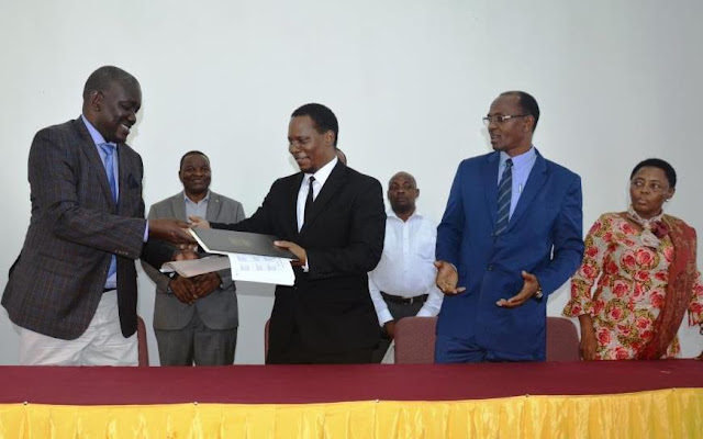 MAKATIBU WAKUU TANZANIA NA UGANDA WAHITIMISHA MKUTANO WA MAHUSIANO NA KUSAINI MAKUBALIANO