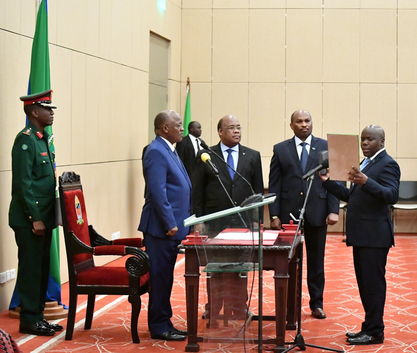 RAIS DKT MAGUFULI AMUAPISHA JUMA ZUBERI HOMERA KUWA MKUU WA MKOA WA KATAVI