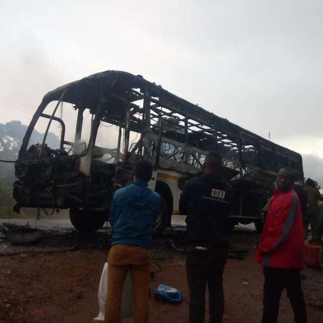 BASI LA KAMPUNI YA ARUSHA EXPRESS LATEKETEA KWA MOTO,ABIRIA WANUSURIKA KIFO