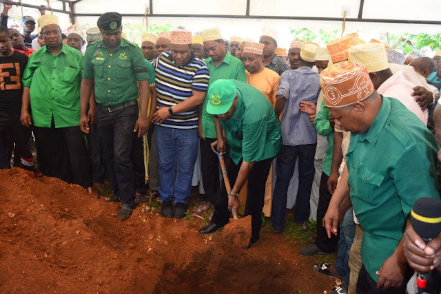 DK.MABODI AONGOZA MAELFU YA WANANCHI MAZISHI YA MWENYEKITI WA CCM WILAYA YA AMANI NDG.MROPE