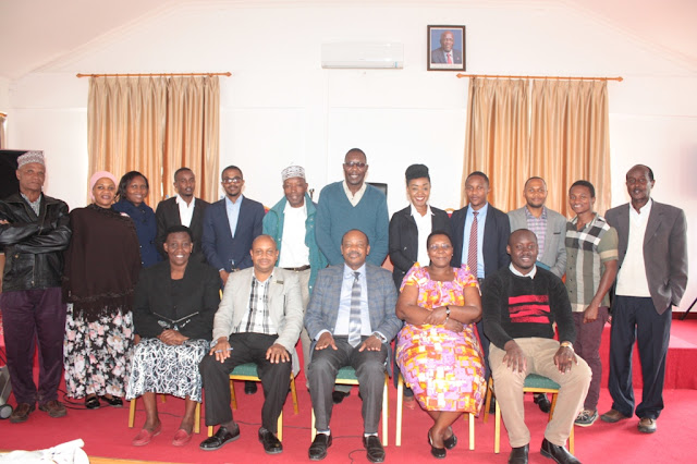 PROFESA MCHOME AKUTANA NA WATOA MSAADA WA KISHERIA JIJINI ARUSHA