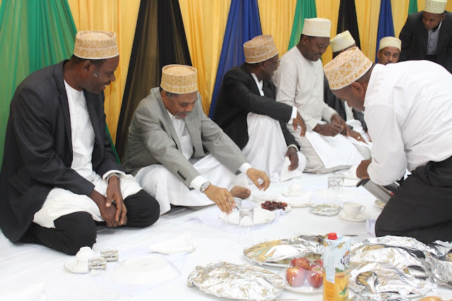 RAIS WA ZANZIBAR DK. SHEIN AJUMUIKA KATIKA FUTARI NA WANANCHI WA MKOA WA KUSINU UNGUJA