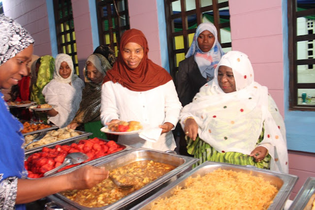 MKE WA RAIS WA ZANZIBAR MAMA MWANAMWEMA SHEIN AJUMUIKA NA WATOTO WA KIJIJI CHA SOS KATIKA FUTARI ALIYOWAANDALIA