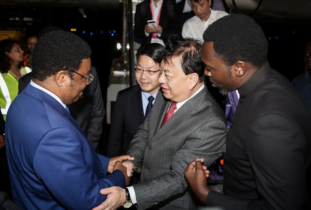 WAZIRI MKUU AJUMUIKA NA WATALII 330 TOKA CHINA KATIKA CHAKULA CHA USIKU