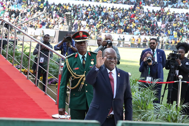 MAELFU YA WANANCHI WA AFRIKA KUSINI WALIPUKA KWA SHANGWE BAADA YA RAIS MAGUFULI KUINGIA UWANJANI