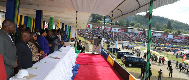 RAIS DKT MAGUFULI AHUTUBIA TAIFA KWENYE SHEREHE ZA SIKU YA WAFANYAKAZI DUNIANI (MEI MOSI) JIJINI MBEYA