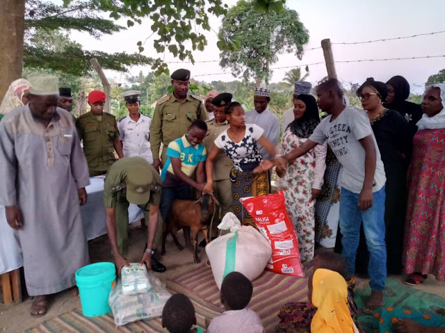 JESHI LA POLISI PWANI LATOA VYAKULA KUELEKEA IDD EL FITRI KWA WATOTO YATIMA SANZE,KISARAWE-WANKYO