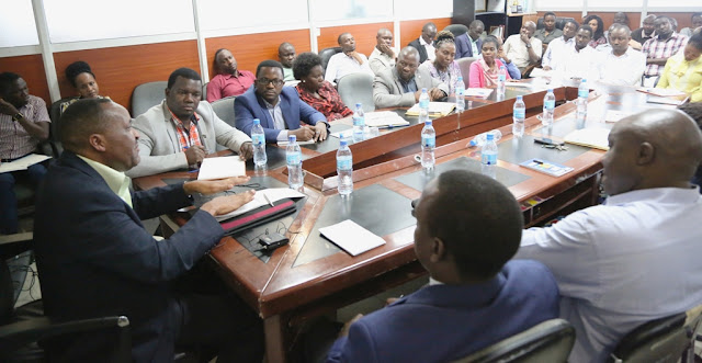 MWENYEKITI MPYA WA BODI YA WAKALA WA NISHATI VIJIJINI AKUTANA NA MENEJIMENTI NA WATUMISHI WA REA