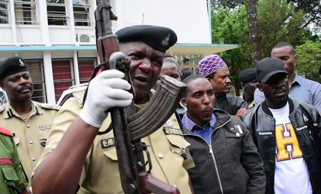 AKUTWA NA SILAHA YA KIVITA DARASANI
