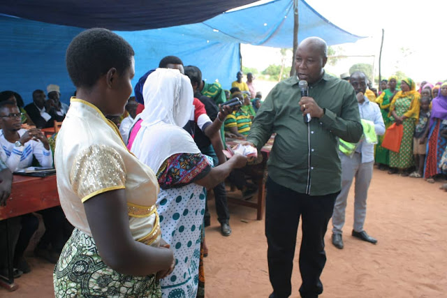 Wananchi Wa Malolo Wafaidika Na Ziara Ya Mbunge Mwakasaka