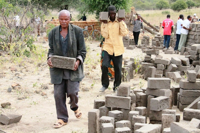 JAMII CHIBUMAGWA YAHAMASISHWA KUACHANA NA NYUMBA ZA TEMBE ILI KUBORESHA MAKAZI