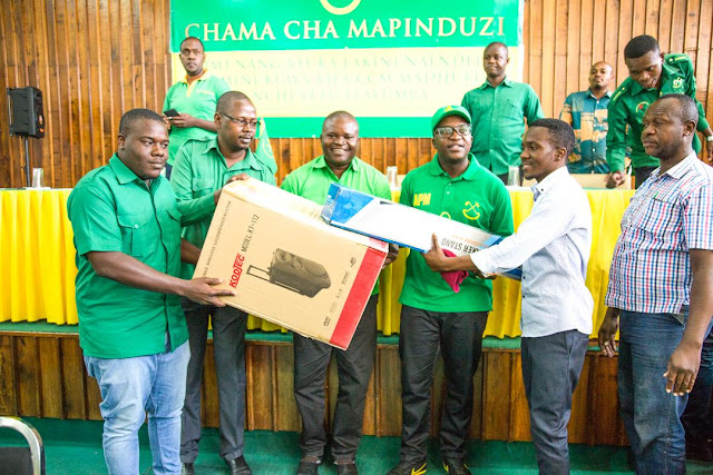 Mbunge Mavunde amwaga vifaa vya uchaguzi Dodoma