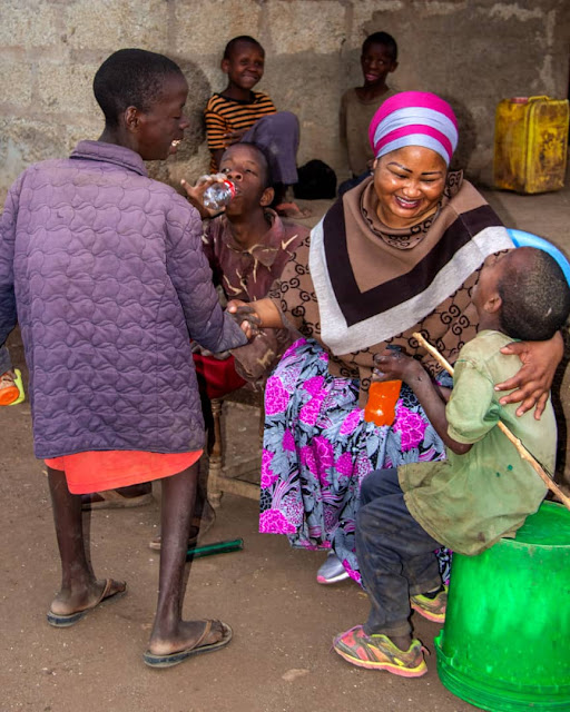 TUWE NA UPENDO WA KUJITOLEA NA KUWASAIDIA WALEMAVU-MBUNGE VITI MAALUM AMINA MOLLEL