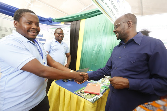 UKIONGEA NA SIMU YA MKONONI ZA KISASA ZAIDI YA DAKIKA TANO KUNASABABISHA MADHARA YA KIAFYA MWILINI -TUME YA NGUVU ZA ATOMIKI TANZANIA