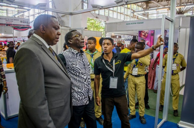Waziri Mkuu Mstaafu Mizengo Pinda atumia masaa matano kutembelea mabanda mbalimbali kwenye maonesho 43 ya Biashara