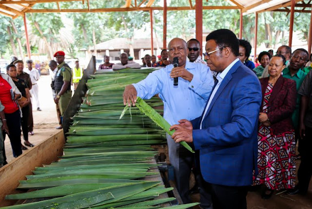 Waziri Mkuu atembelea shamba la katani la Hassan Sisal Estate Makanya.