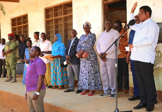WAZIRI MKUU AAGIZA WALIMU WAWILI WAPELEKWE NANGANGA KESHOKUTWA