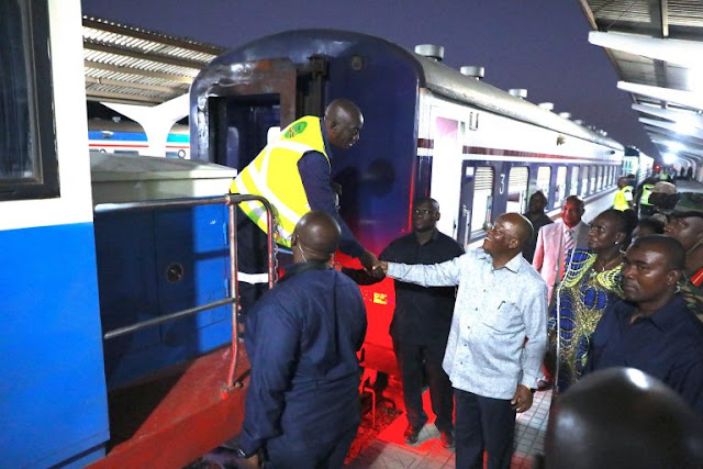 RAIS DKT MAGUFULI AREJEA DAR ES SALAAM KWA TRENI YA TAZARA AKITOKEA KWENYE SHEREHE ZA UWEKAJI JIWE LA MSINGI MRADI MKUBWA WA UMEME WA MW 2,115 RUFIJI