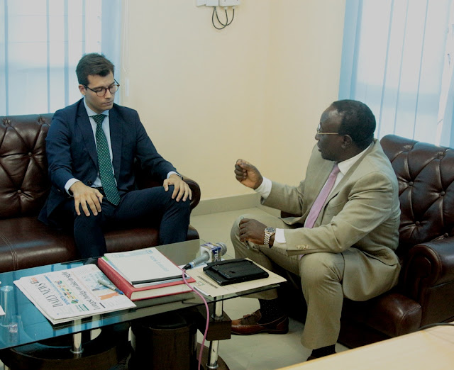 Waziri Mwakyembe akutana na kufanya mazungumzo na mjumbe toka Ligi ya Hispania